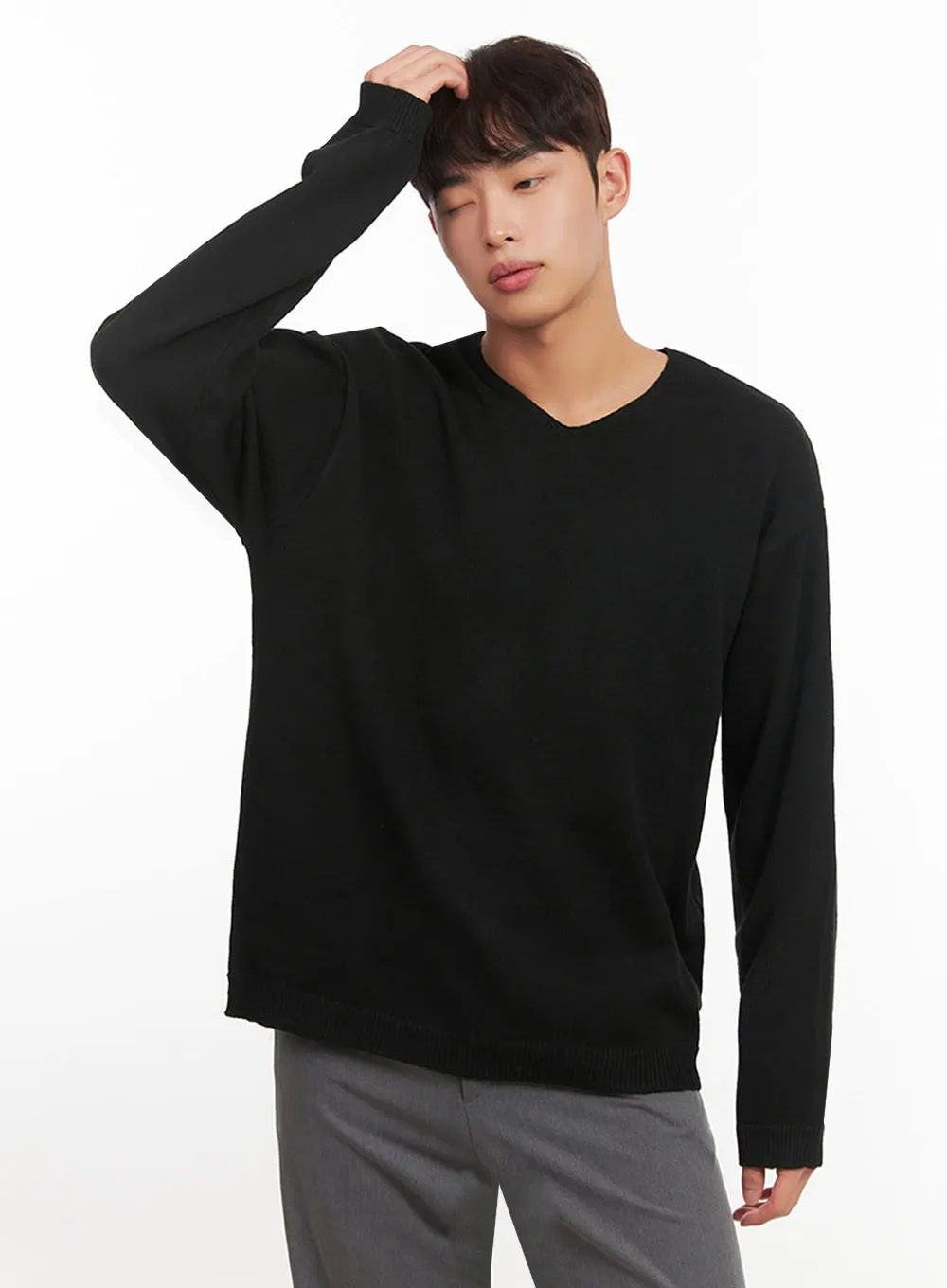 Men's Essential Black V-Neck Sweater IF517