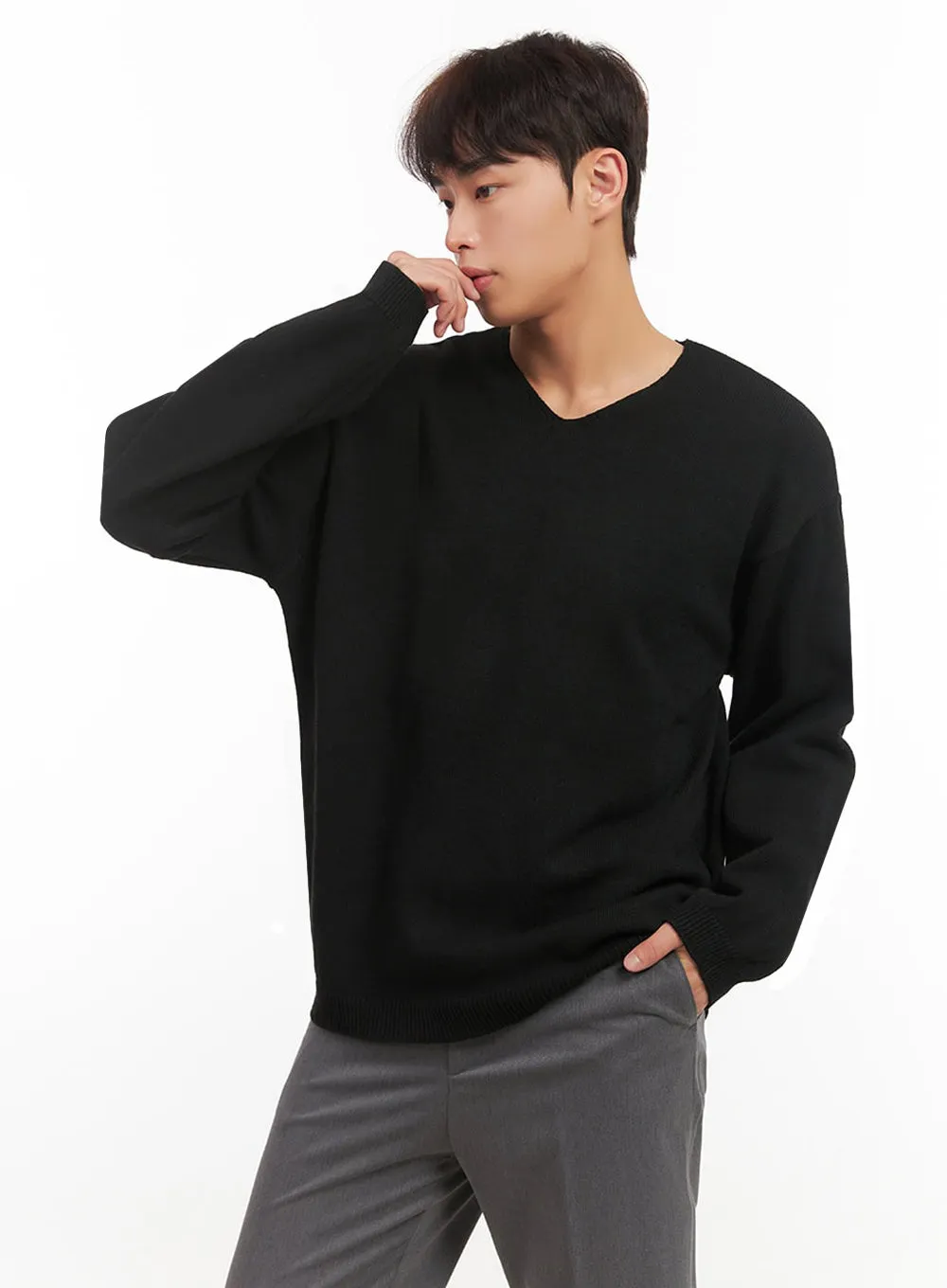 Men's Essential Black V-Neck Sweater IF517