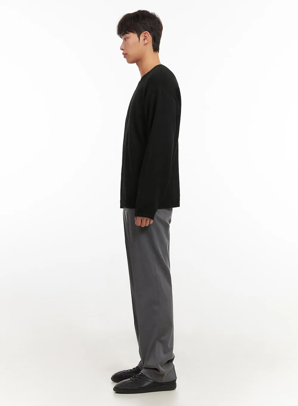 Men's Essential Black V-Neck Sweater IF517